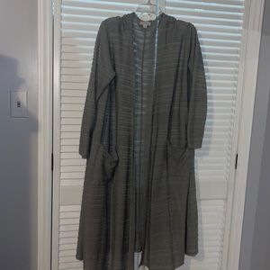 Gray long cardigan lularoe size xl. Striped pattern in the fabric